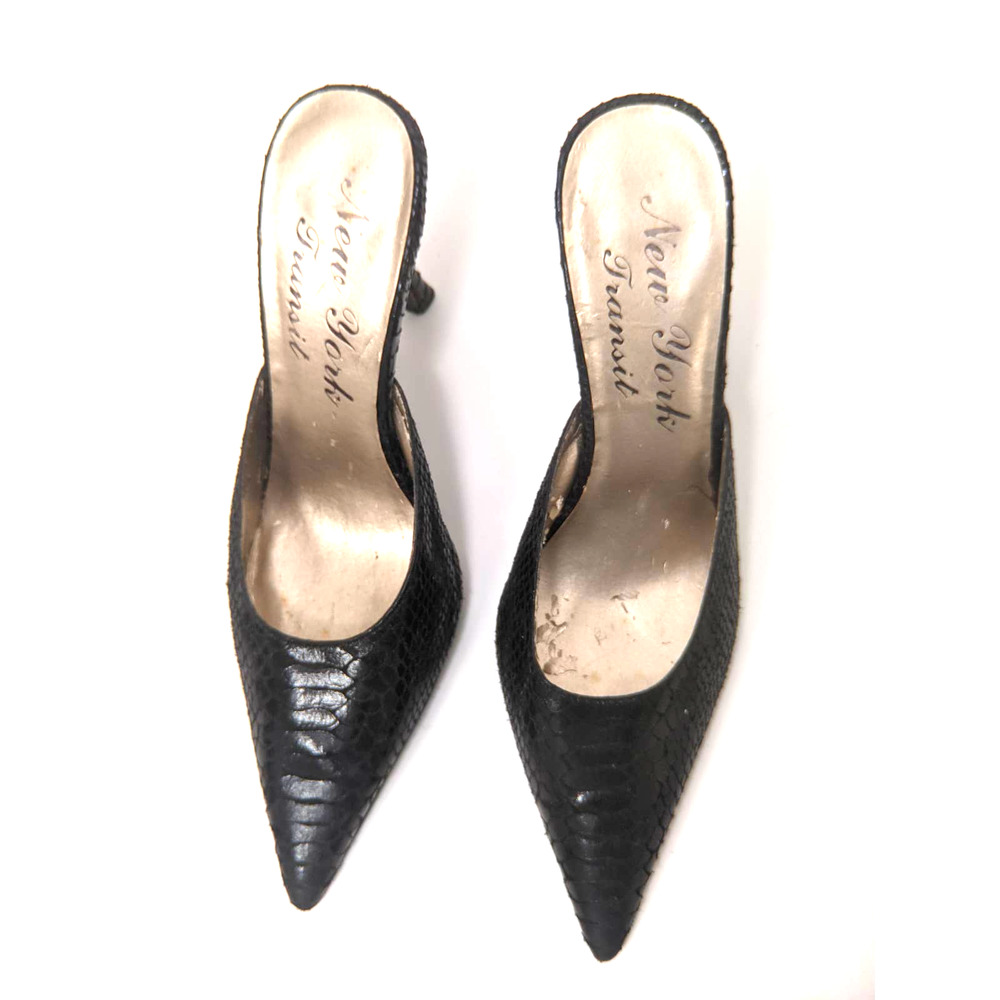 New York Transit Mules Casual Heels Pointy Black Snakeskin Pattern Womens Siz 7M